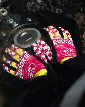 Eudoxie Pop Pink Gloves